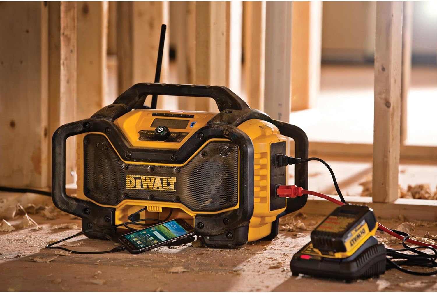 Radio portative et chargeur de batterie Dewalt 20 V Max avec Bluetooth