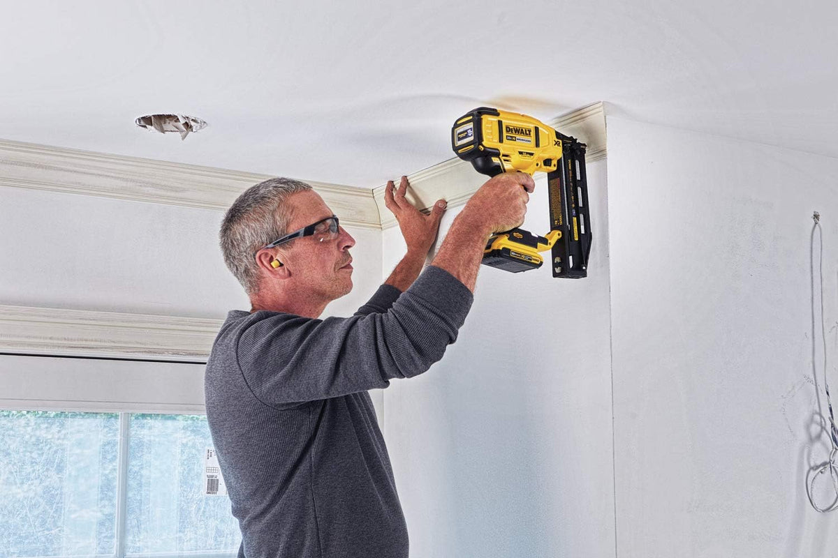 Dewalt 20V Max XR, 16 Gauge Straight Finish Nailer - Tool only