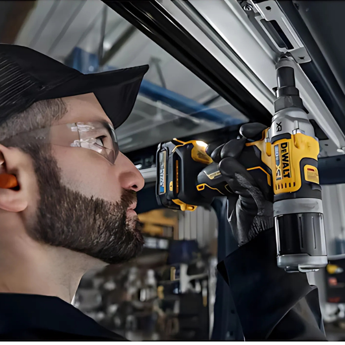 Dewalt 20V Max XR Brushless Cordless 1/4" Rivet Tool