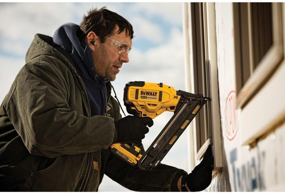 Dewalt 20V Max XR 15 Gauge Finish Nailer Angled - Outil seul