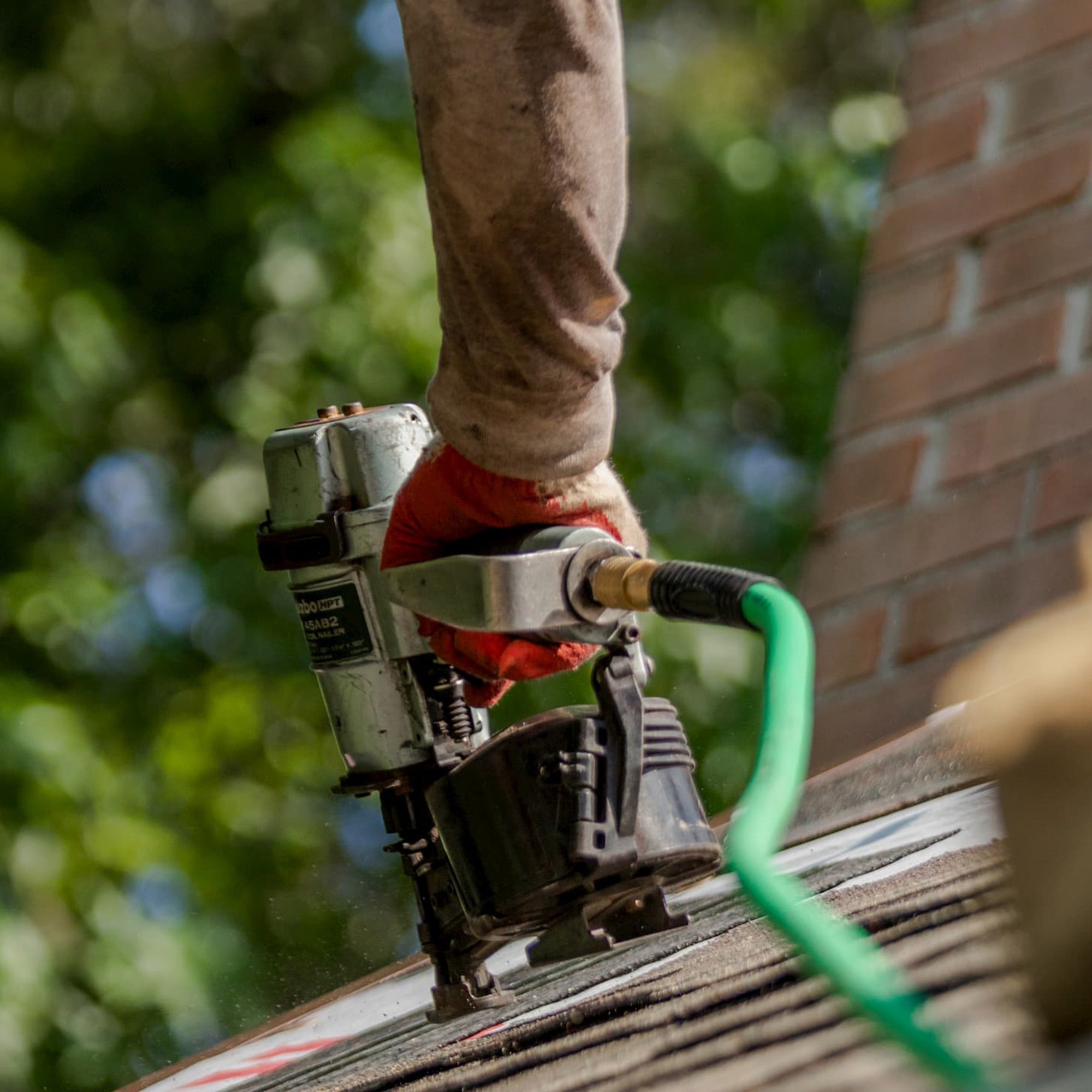 Metabo HPT 18V Pneumatic Roofing Nailer with Triple Hammer Impact Driver Kit