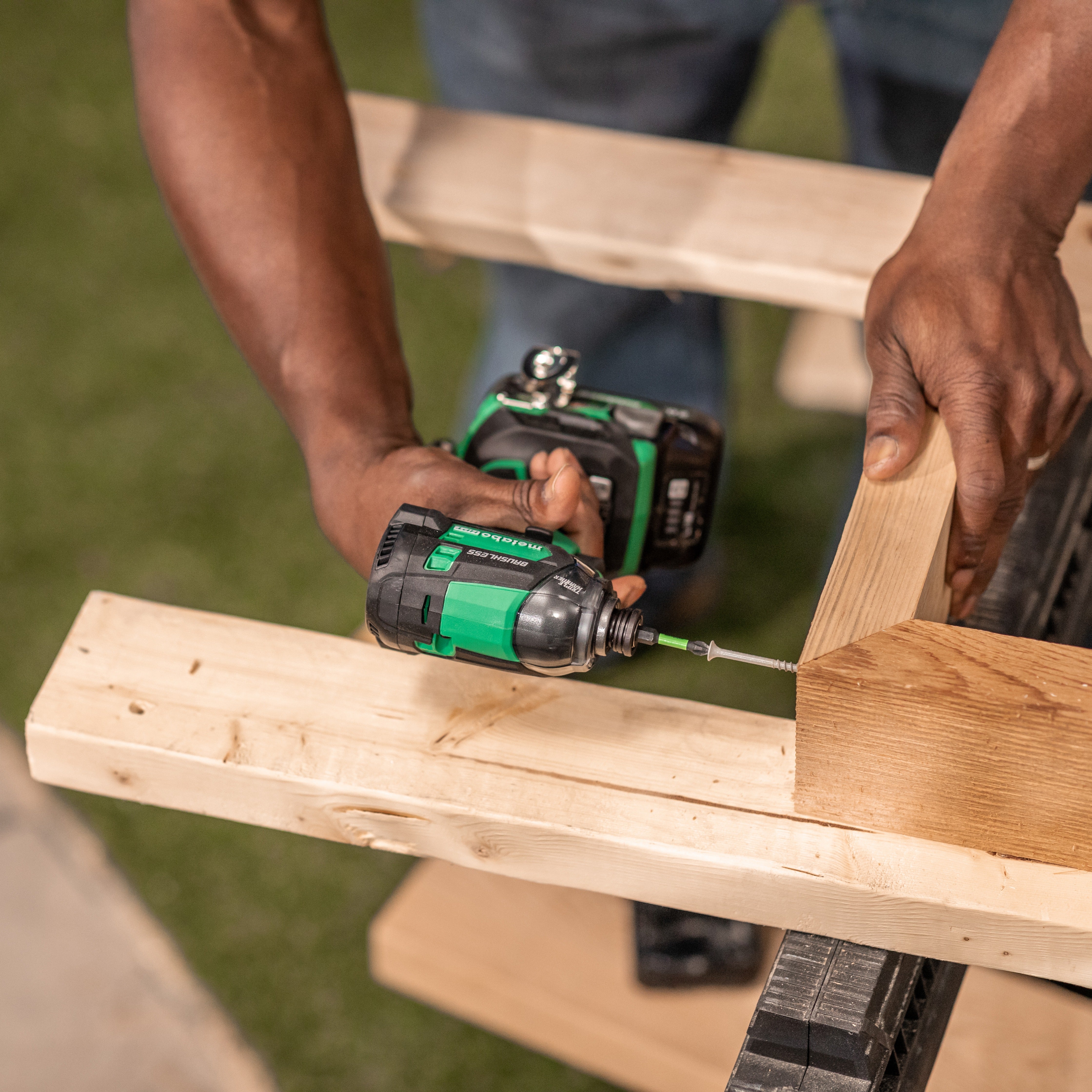 Metabo HPT 18V Pneumatic Roofing Nailer with Triple Hammer Impact Driver Kit