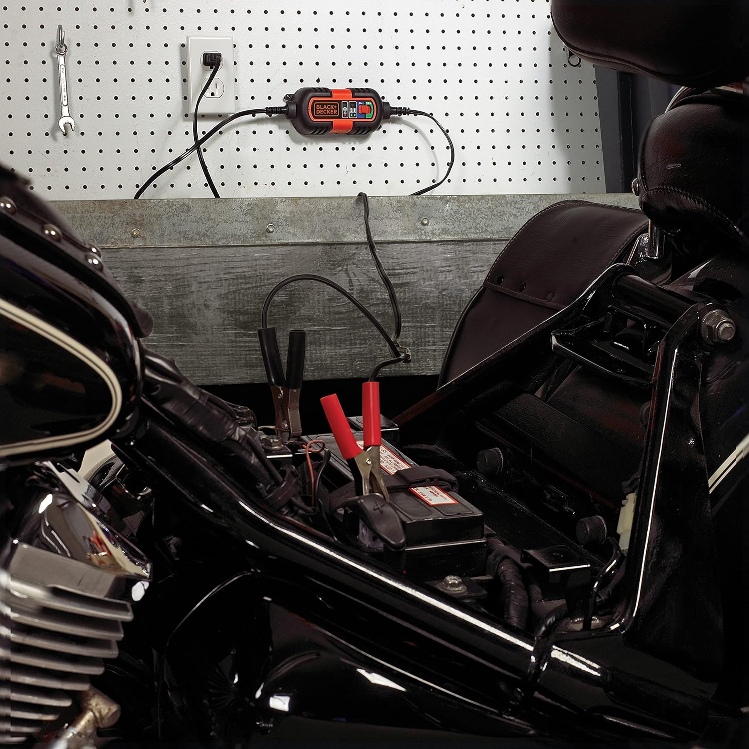 Black & Decker 6V 12V Automatic Battery Charger with Maintainer & Cable Clamps