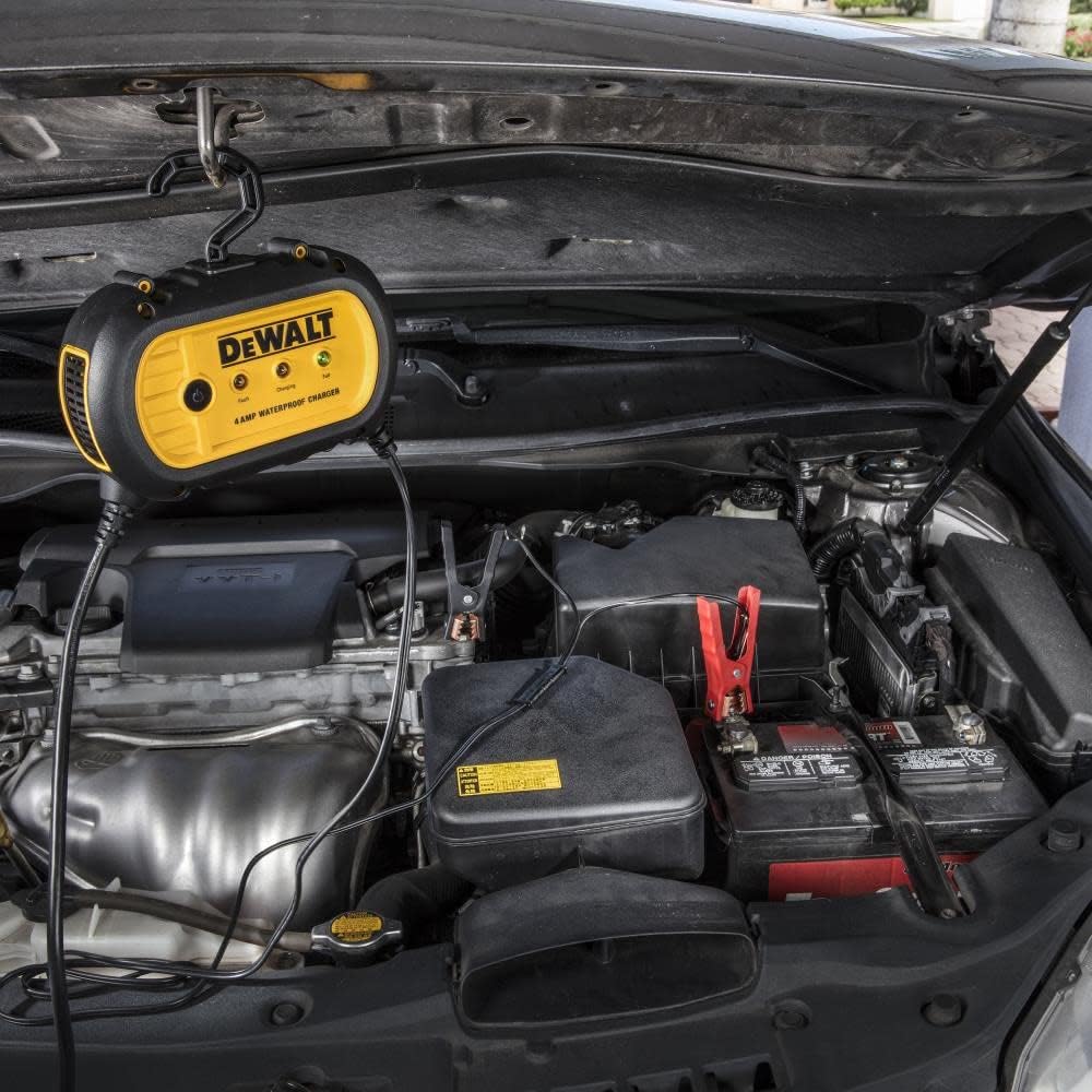 Chargeur/entretien de batterie étanche Dewalt entièrement automatique de 4 ampères 12V