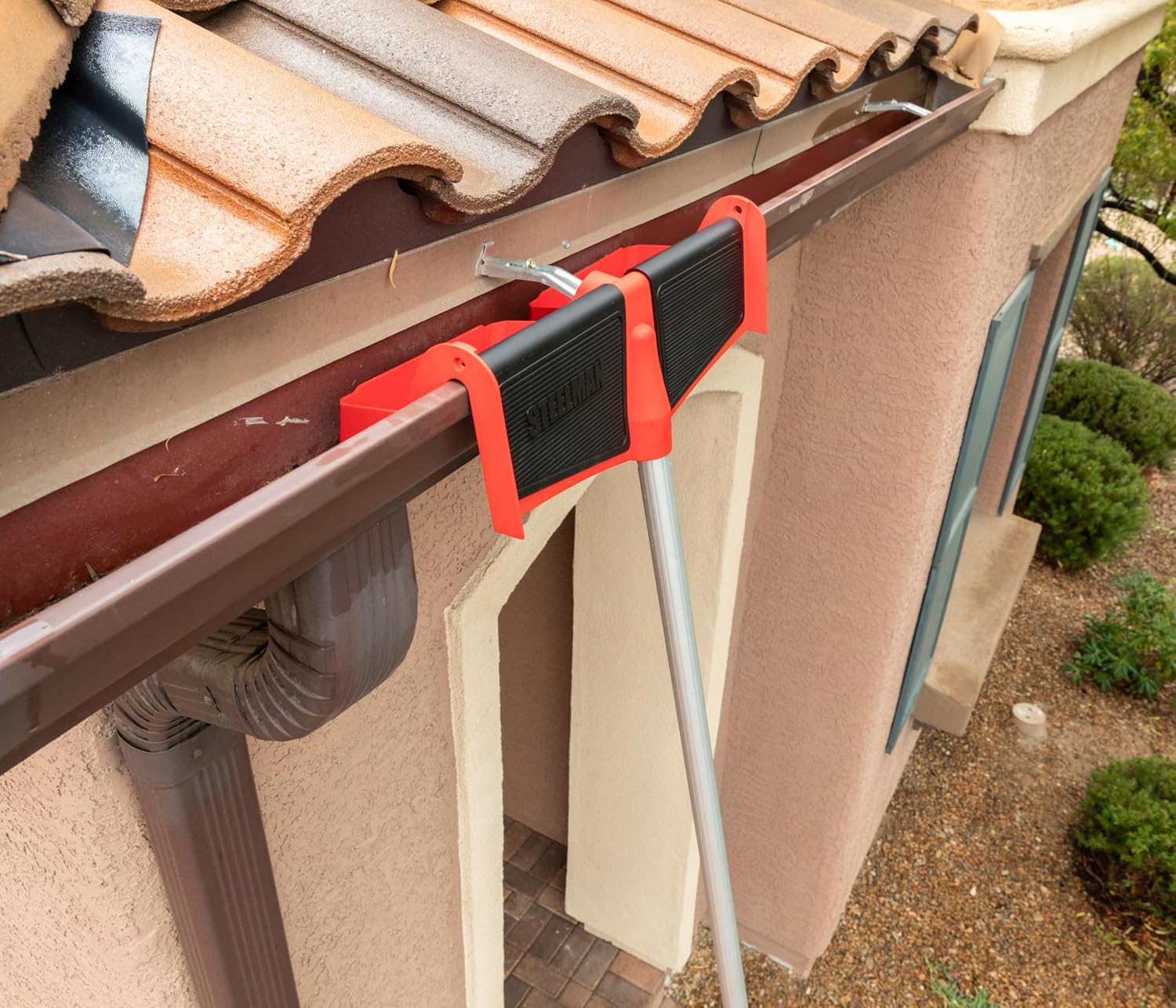 Steelman-Gutter Guard Ladder Stabilizer