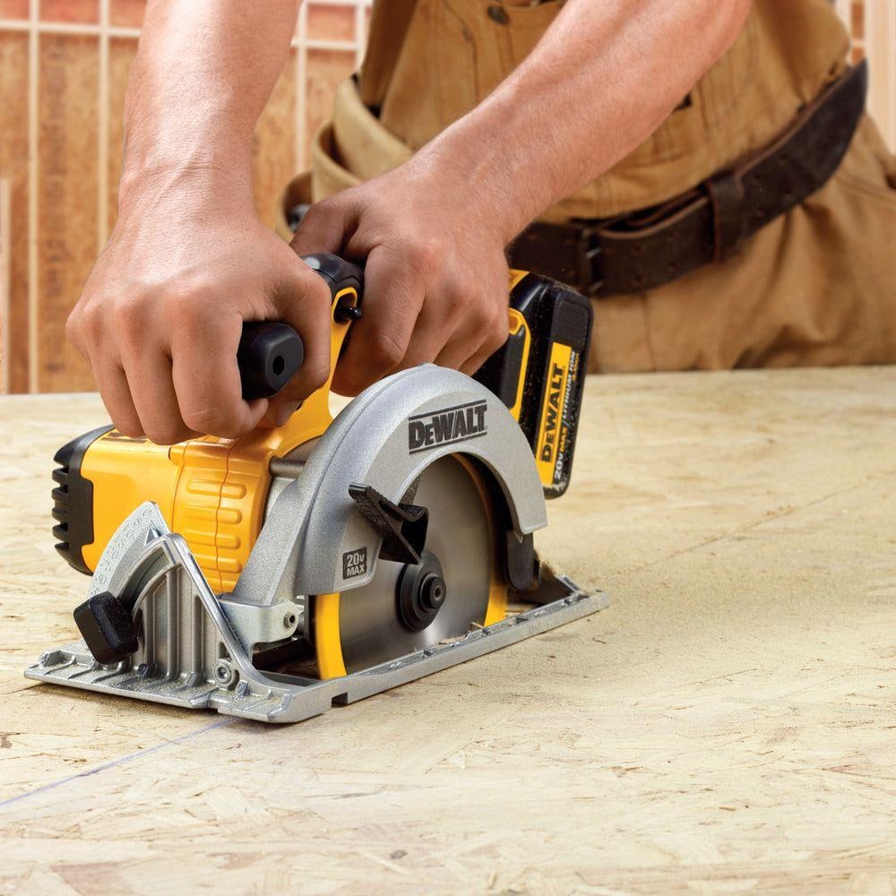 Dewalt 20V Max 6-1/2" Circular Saw w/ 1 Battery And Kit Box