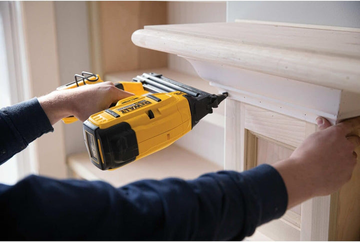 Dewalt 20V Max Cordless Brad Nailer Kit