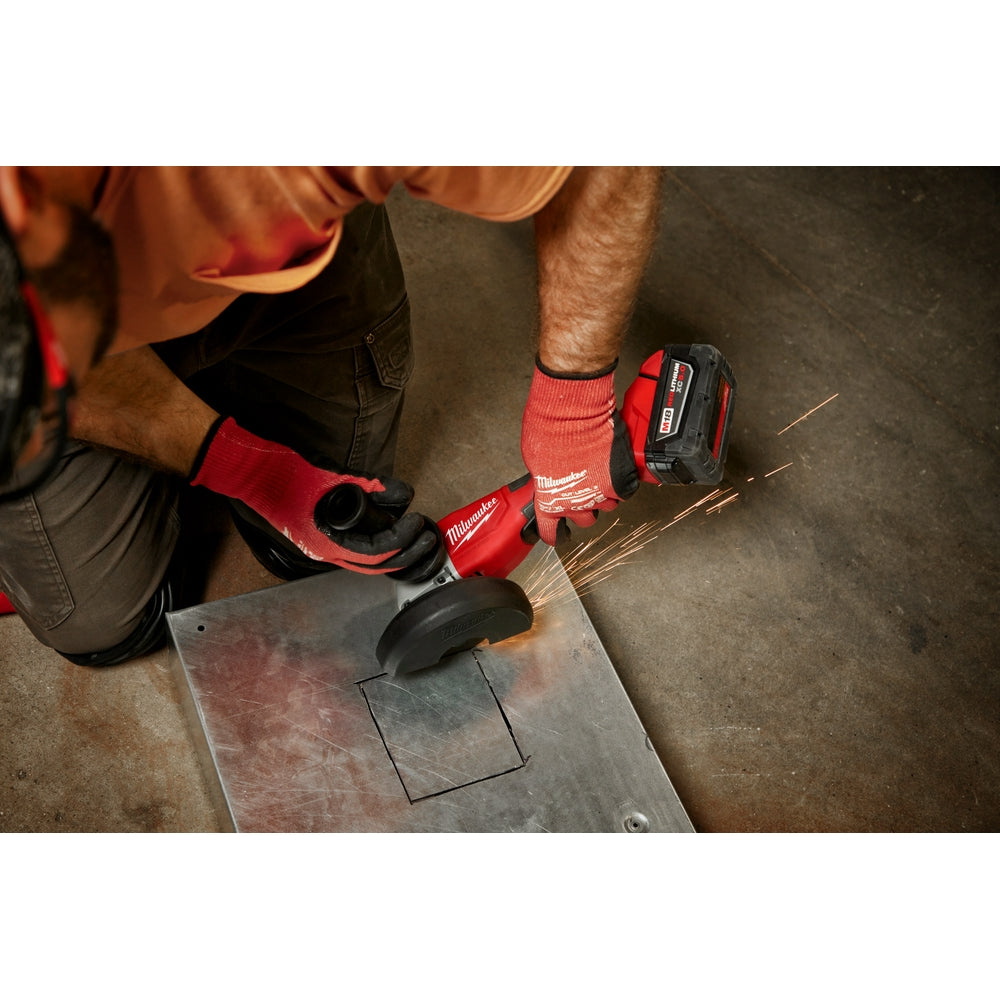 Meuleuse sans fil Milwaukee 18V 4.5" à 5" avec interrupteur à palette - Outil seulement