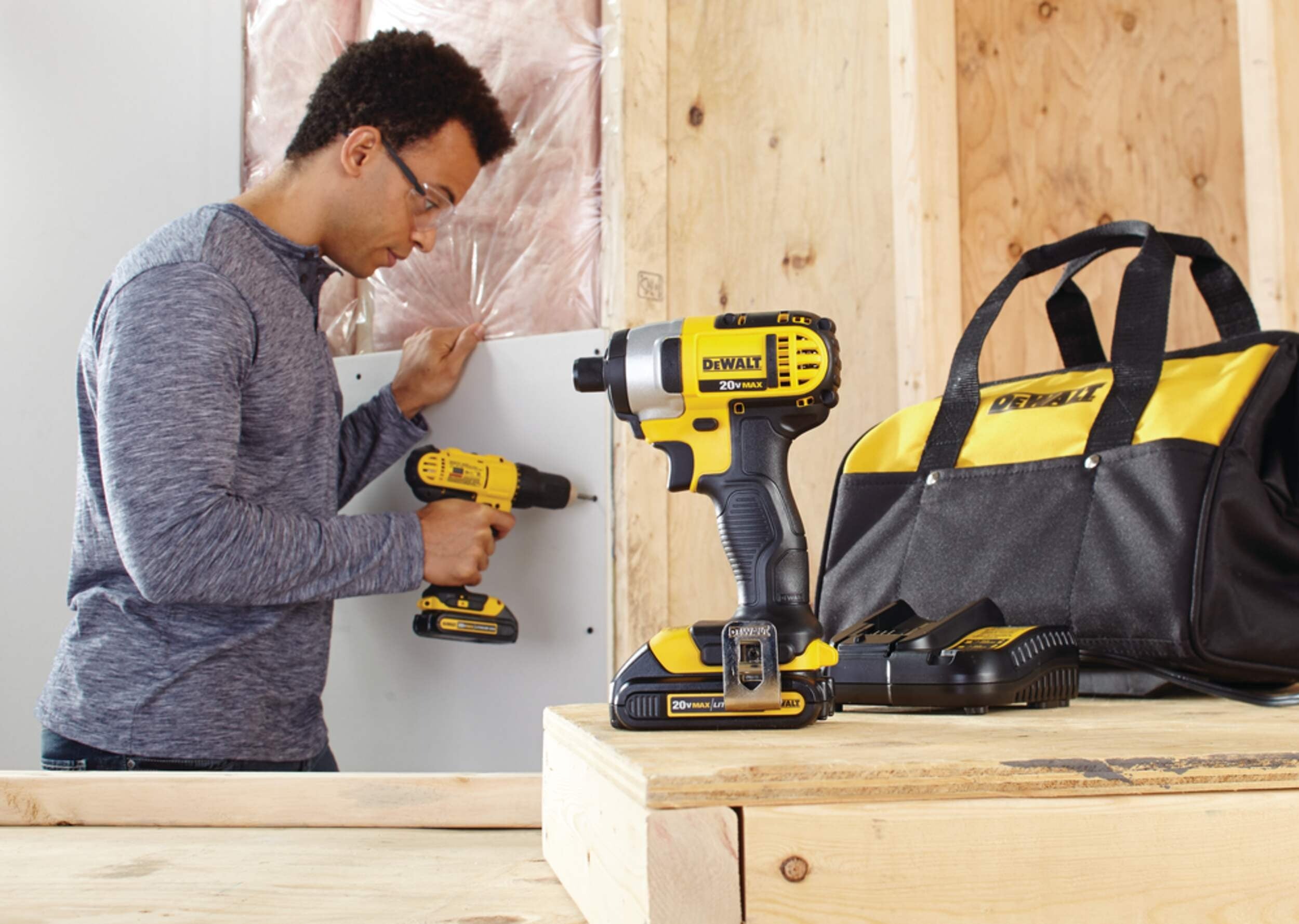 Dewalt 20V Max Cordless Drill & Driver - Combo Kit - 2 Batteries