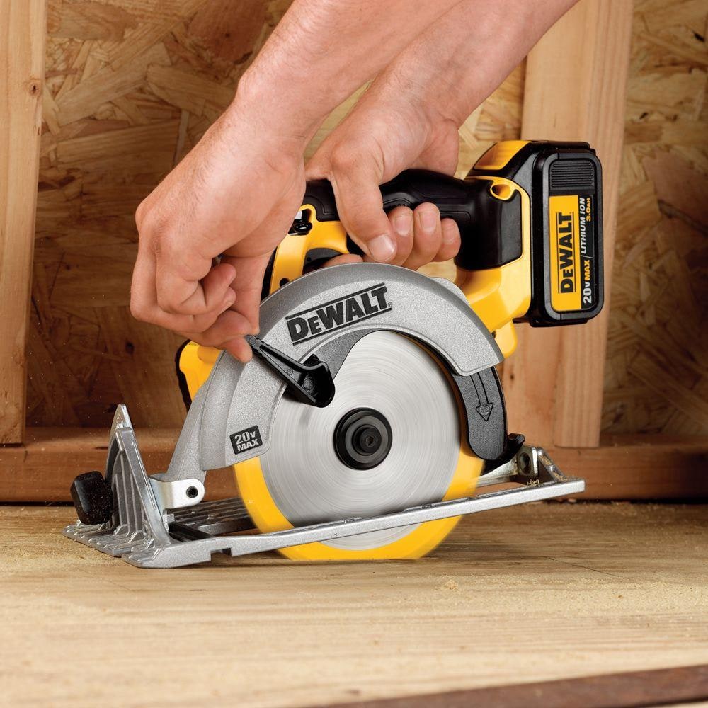 Dewalt 20V Max 6-1/2" Circular Saw w/ 1 Battery And Kit Box