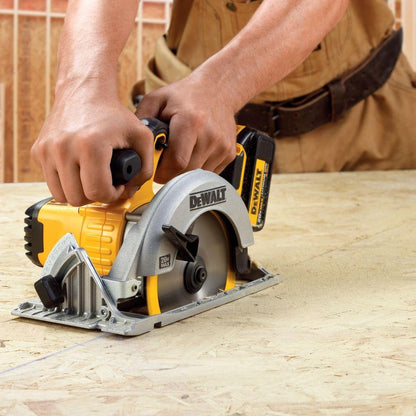 Dewalt 20V Max 6-1/2" Circular Saw w/ 1 Battery And Kit Box